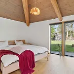 Scenic 2025 Summer House With Sea View 度假居 *