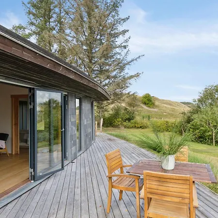 Scenic 2025 Summer House With Sea View *