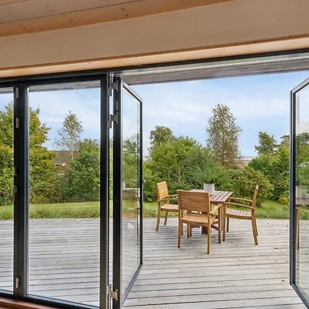 Scenic 2025 Summer House With Sea View